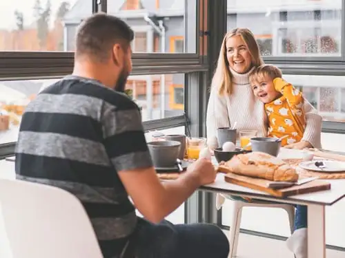 Balco Altaner Øger din trivsel. Med en glasinddækket altan får hjemmet et ekstra rum, hvor du kan nyde lyset, udsigten og udelivet – uanset vejr og årstid.
